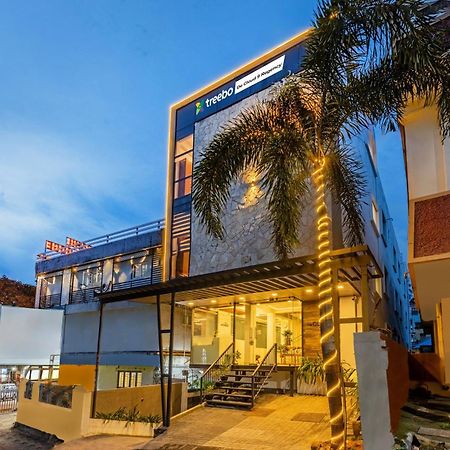 Treebo De Cloud 9 Regency Hotel Thiruvananthapuram ภายนอก รูปภาพ